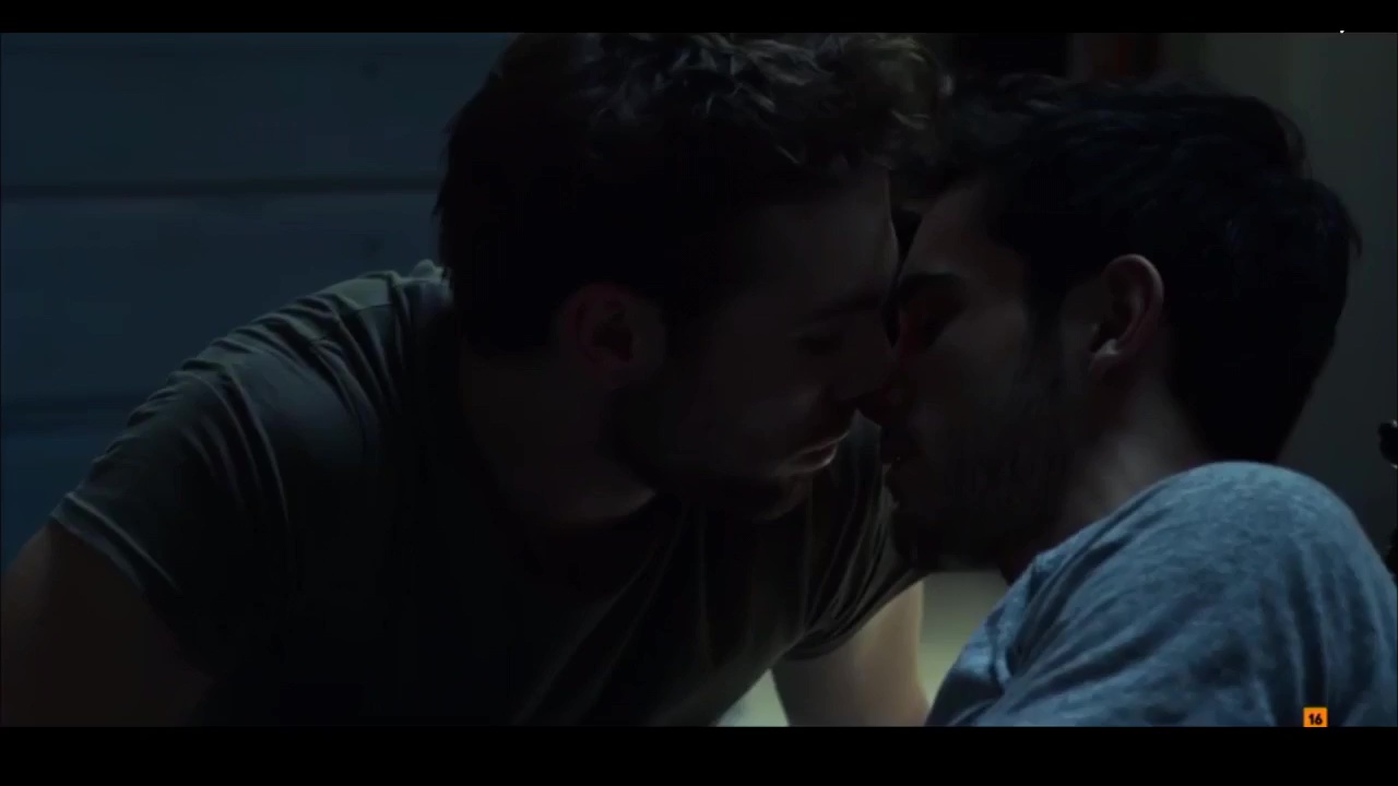 Str8 curious guy kiss his gay friend (new season)