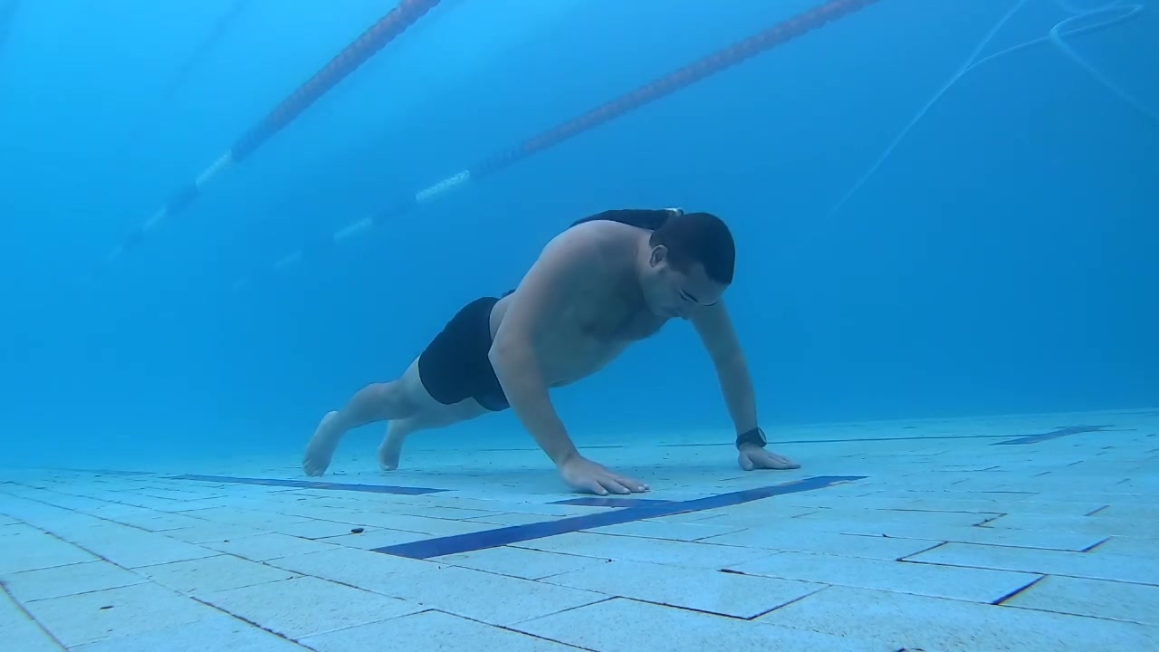 Arab hottie pushup underwater challenge