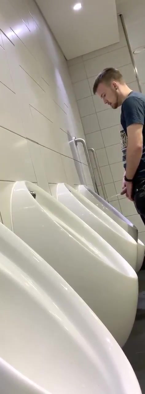 HOT GUYS SPYING AT THE URINAL