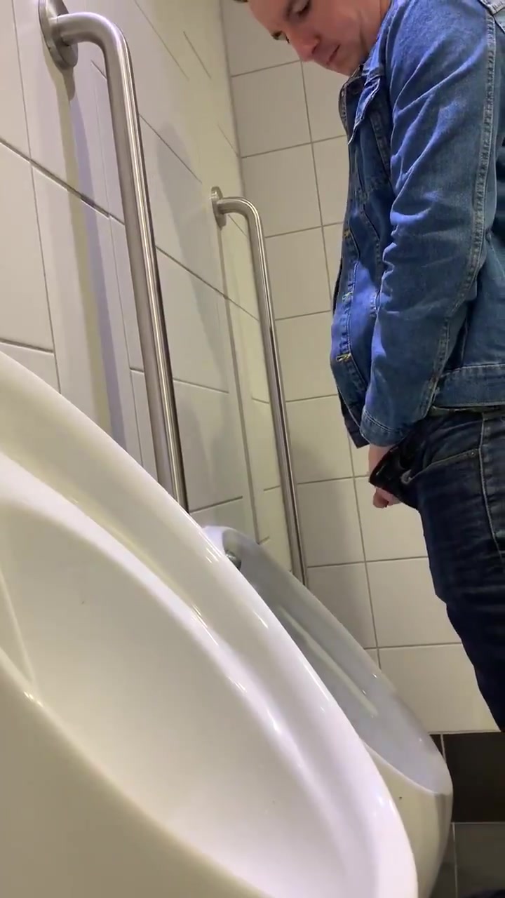 HOT GUYS SPYING AT THE URINAL 3