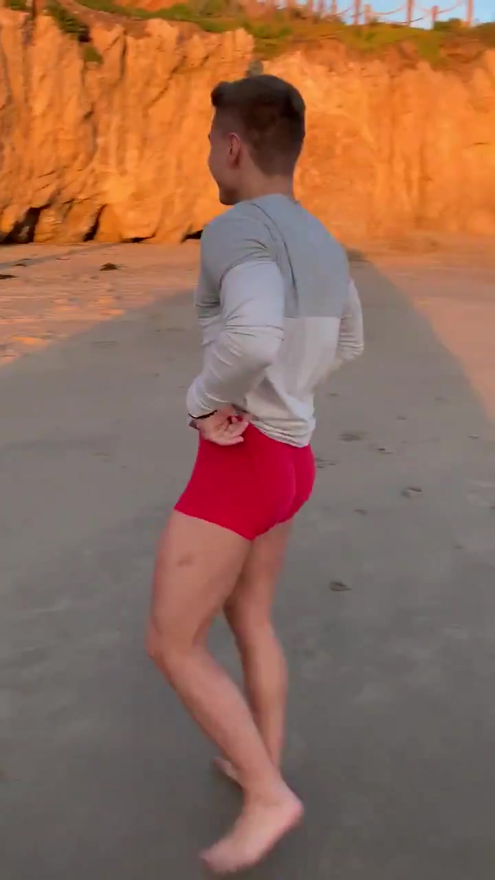 ELI SHOWING DICK AT THE BEACH