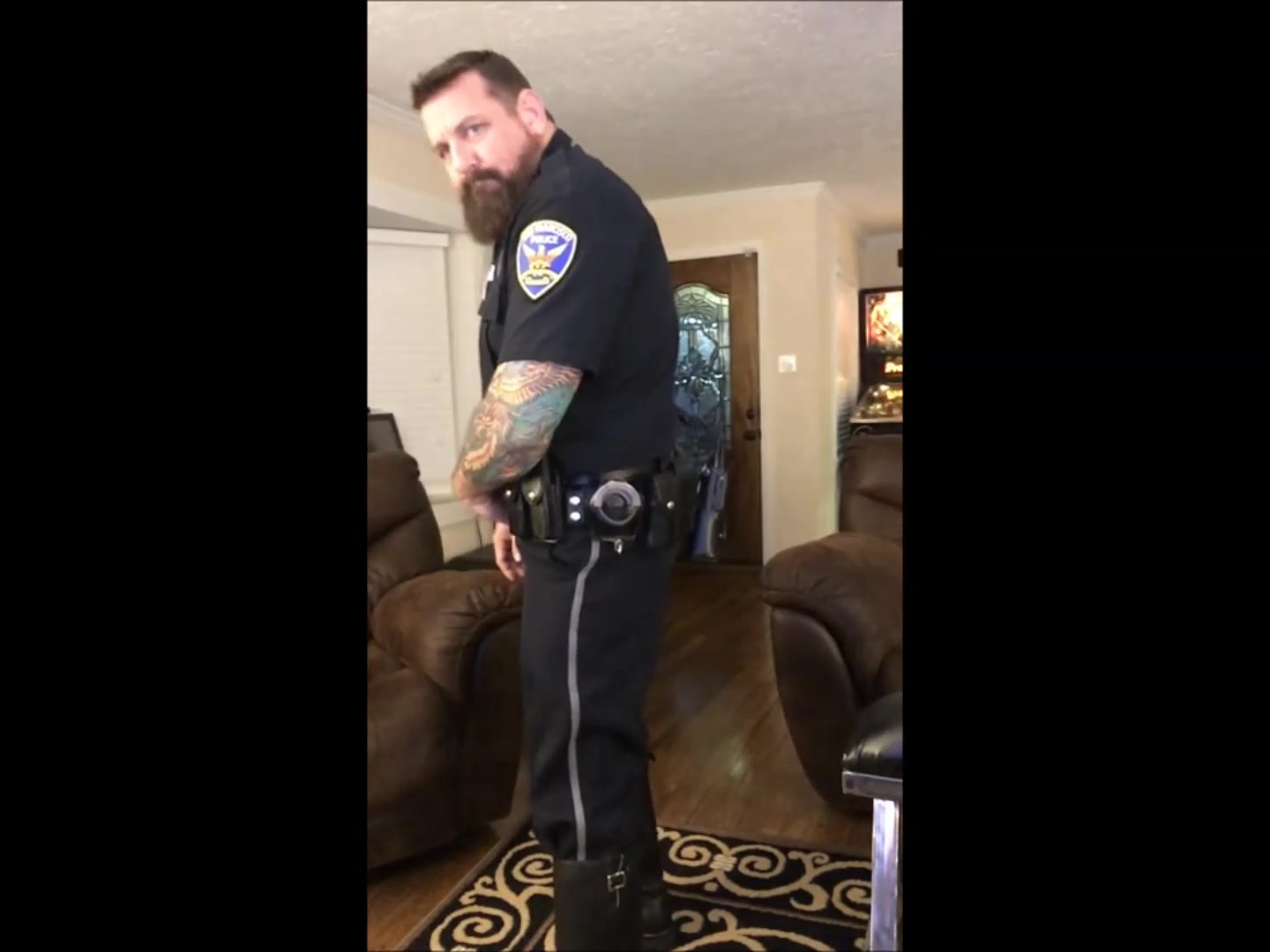 Cop in uniform discovers hidden cam