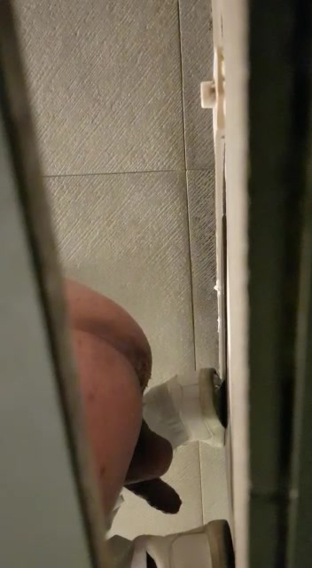 spy toilet - video 218