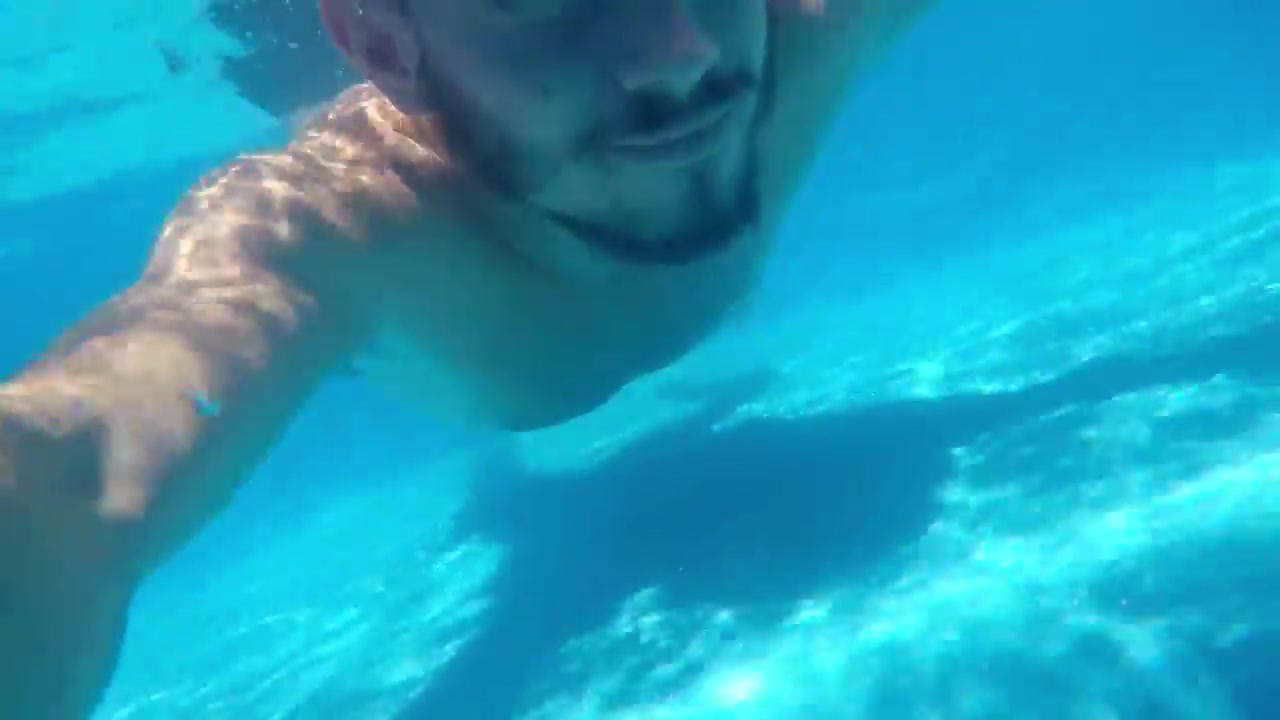 Bearded guy barefaced underwater