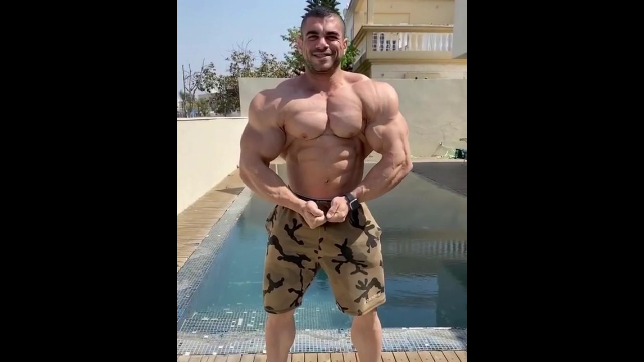 Sexy huge Sahar Kazes flexes his huge Muscles2