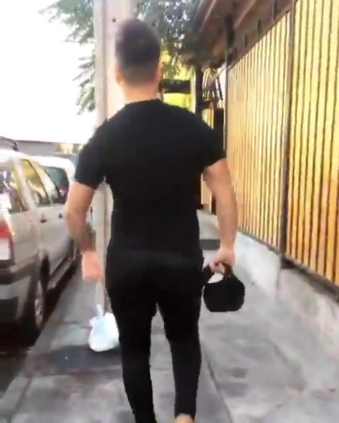 filming friend ass