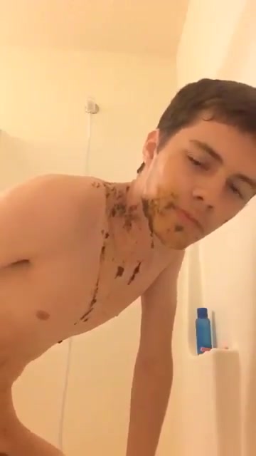 GAY TWINK PLAYING WITH HIS SHIT