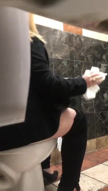 Restaurant Toilet Spy - Mature Supervisor Pooping