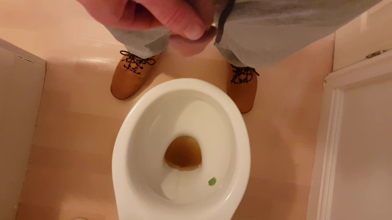Taking a piss - video 13