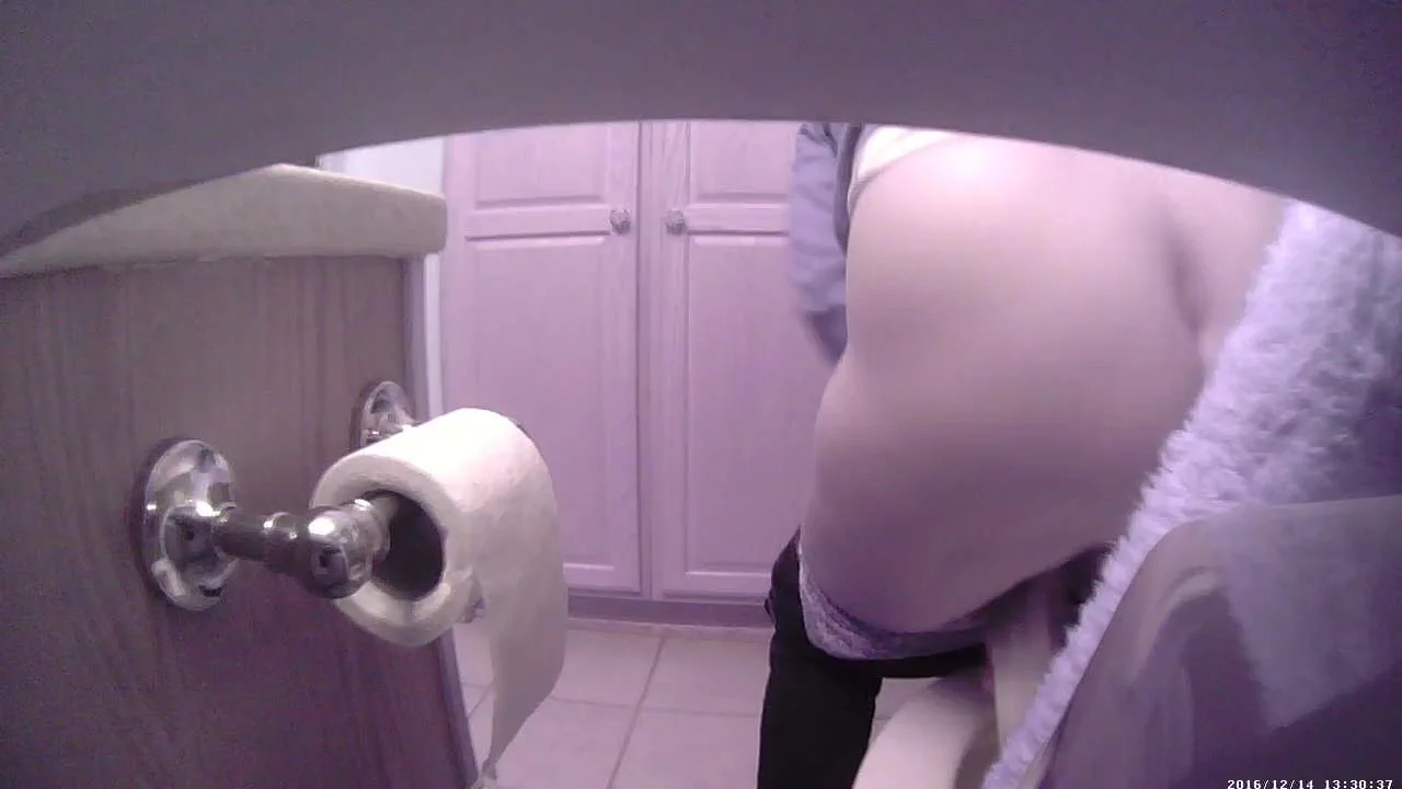 Caught Pissing And Farting ThisVidcom