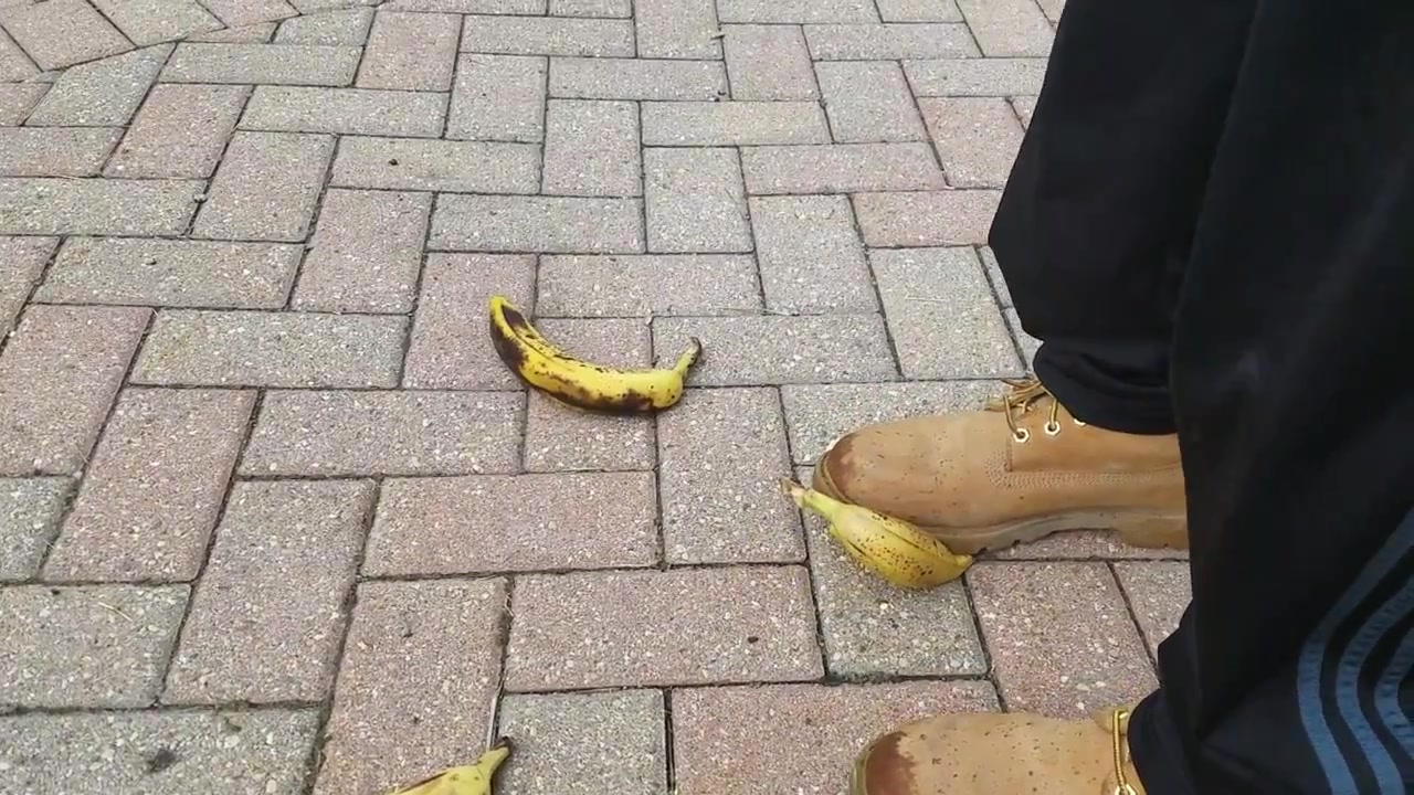 Dude smashing bananas with his Timberland boots