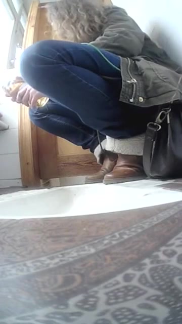 toilet pissing unusual cleaning 059 (girl pees and gets drunk on toilet)