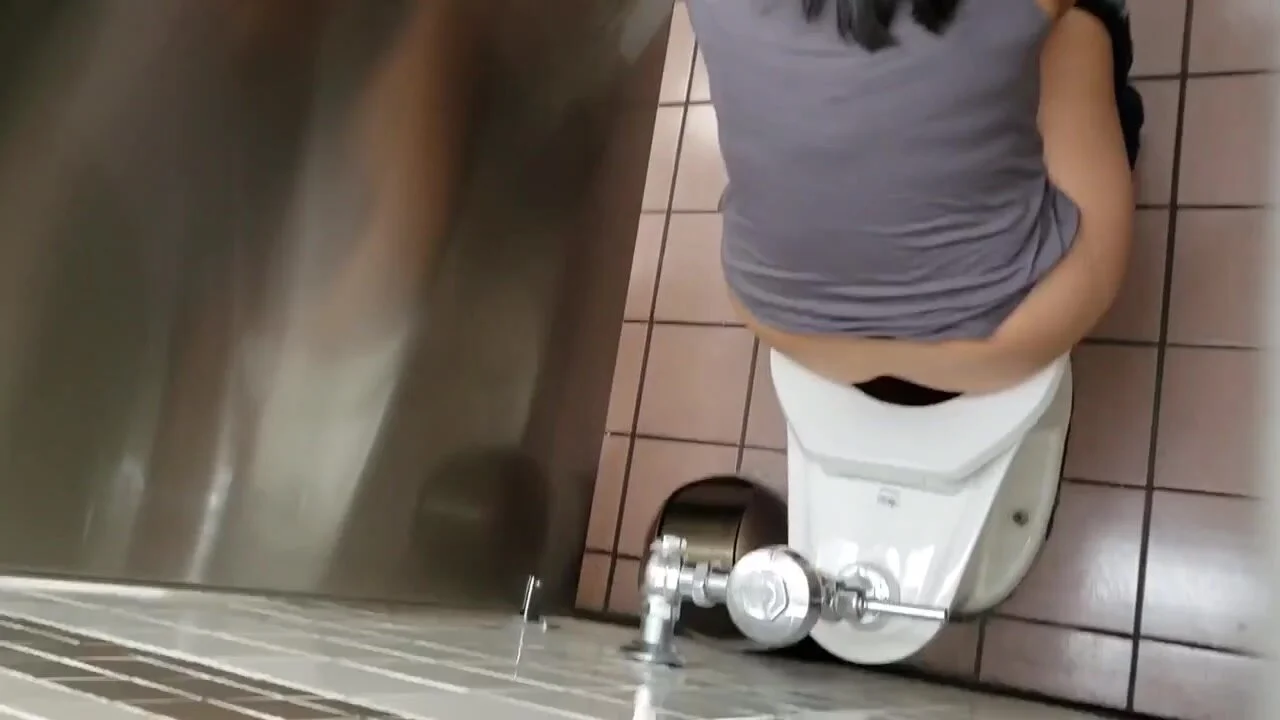 Pooping girls Voyeur - video 66