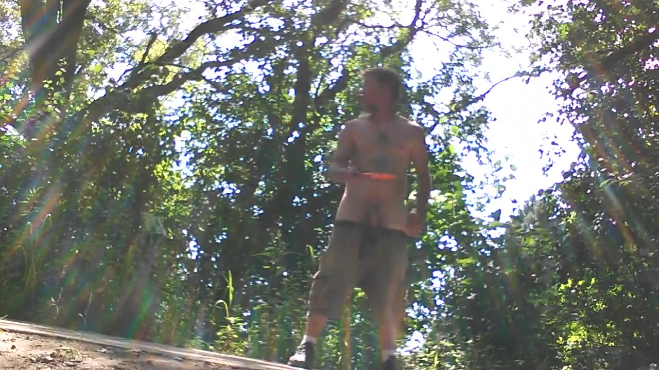 Frisbee bro gets his sweaty cock out in the park