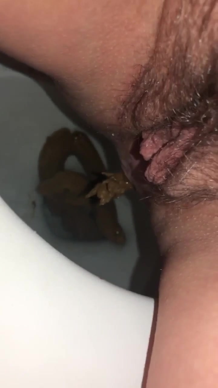 Sexy pooping - video 205