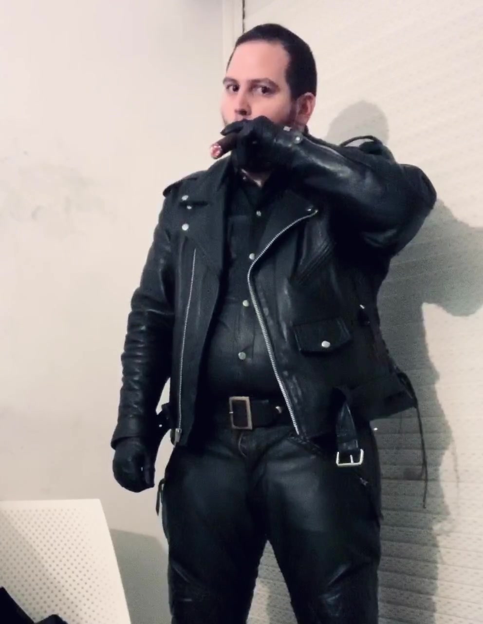 Leather cigar - video 4