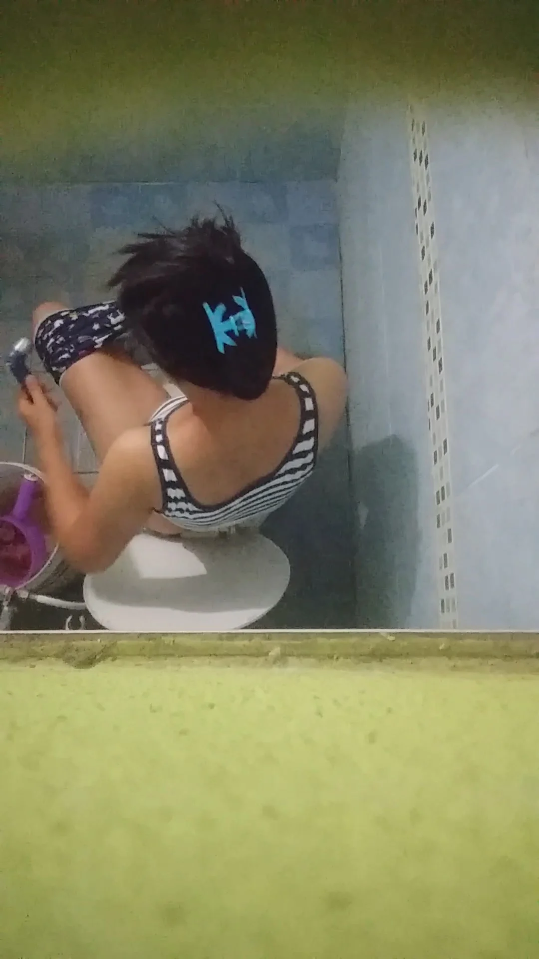 girl pooping voyeur