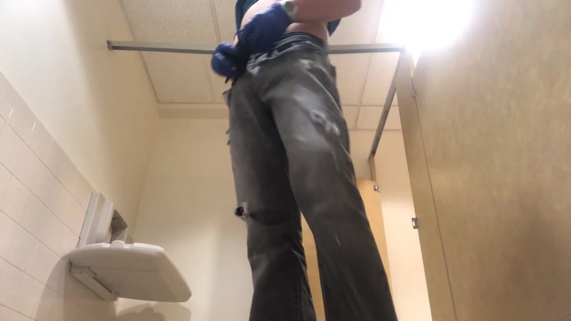 (YouTube) Bulge Play in Public Bathroom