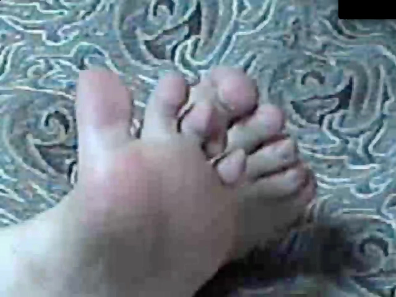 russian daddy up close toe wiggling & spreading