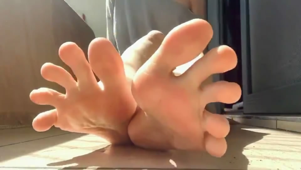 male feet - video 514