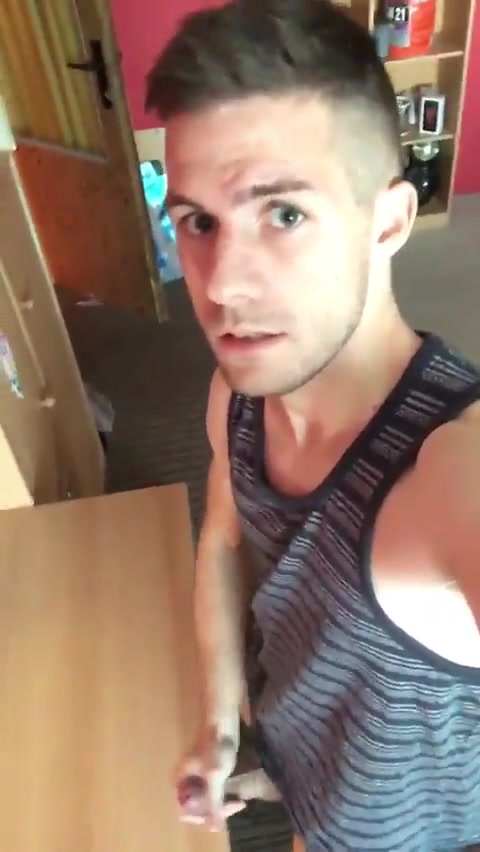 Hot Guy Jerks off in Camera