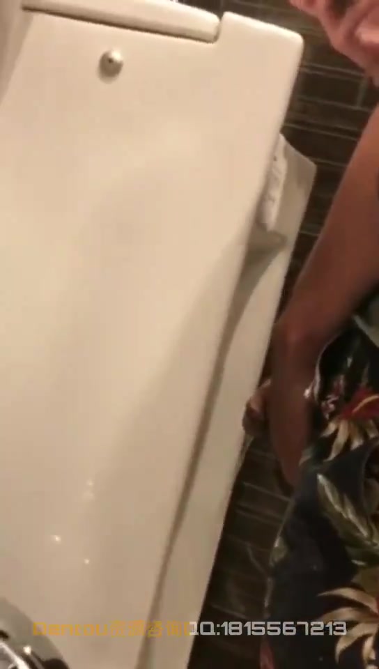 CHINESE MEN PISSING AT THE URINAL 99