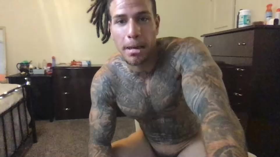 HOT TATTOED GUYS WITH BIG BODY ON CAM