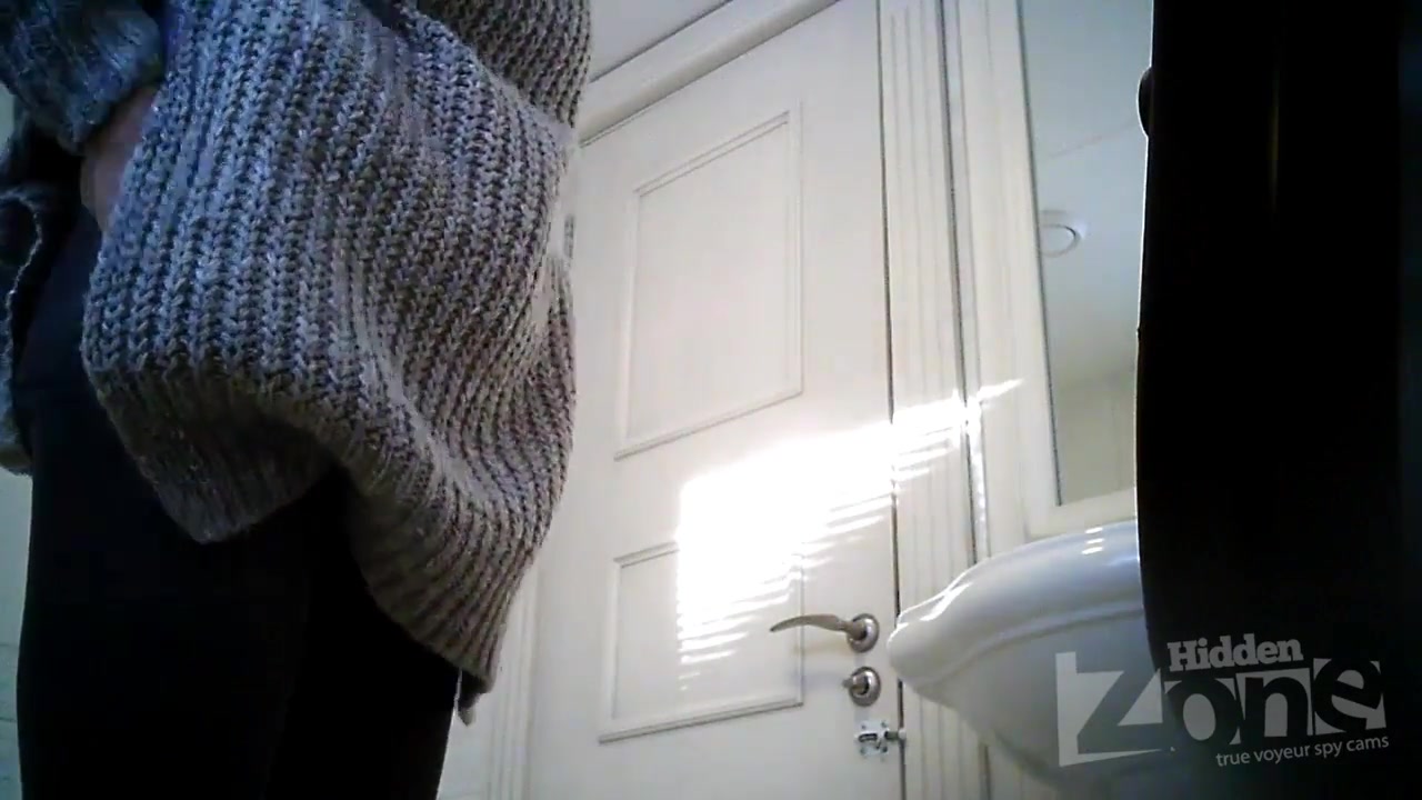 hz_wc farting - video 2