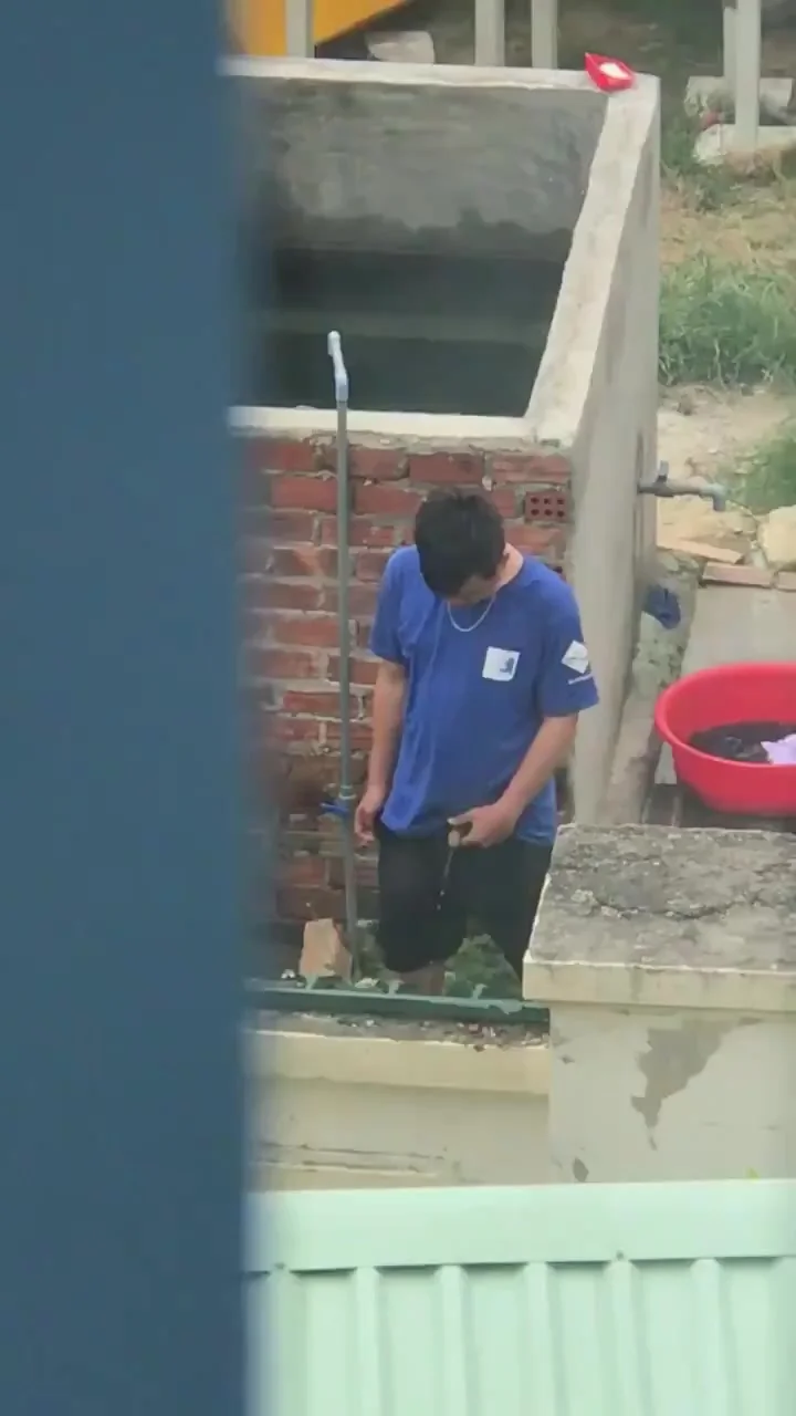 SPYING MEN PISSING OUTSIDE 7 - ThisVid.com