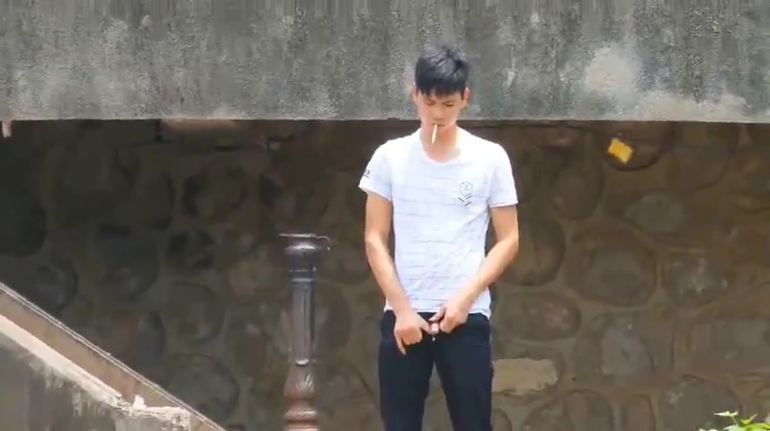 SPYING ASIAN BOY PISSING OUTSIDE