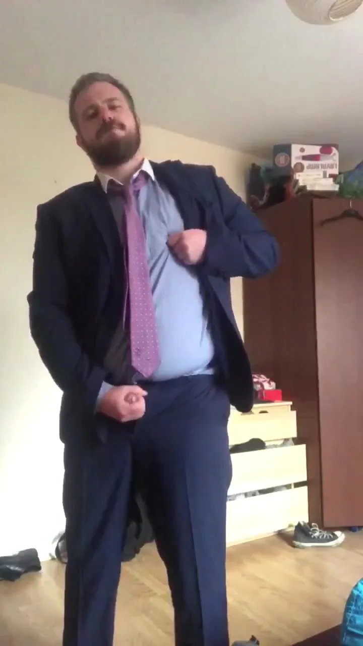 Pig has good nut in suit and tie - ThisVid.com