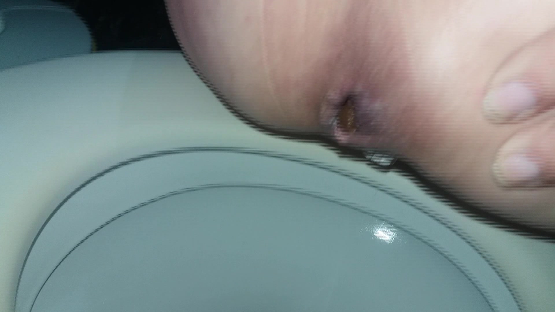 Fab Swingers hook-up poops whilst I film her.