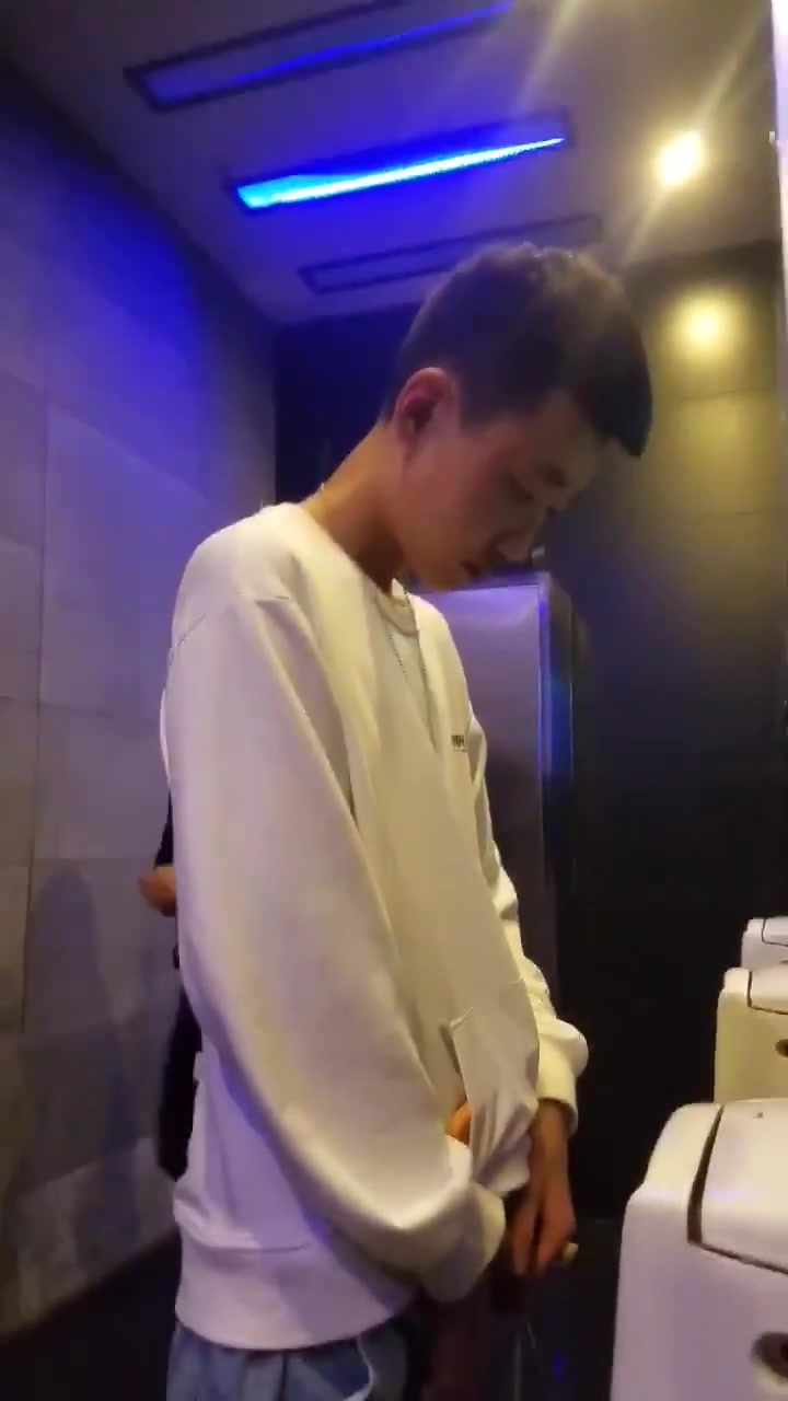 CATCHING YOUNG ASIAN PISSING AT URINAL 3