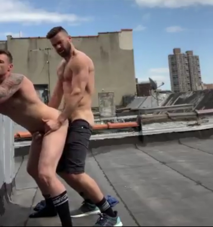 Fucking on public rooftop (fav&subscribe for more)