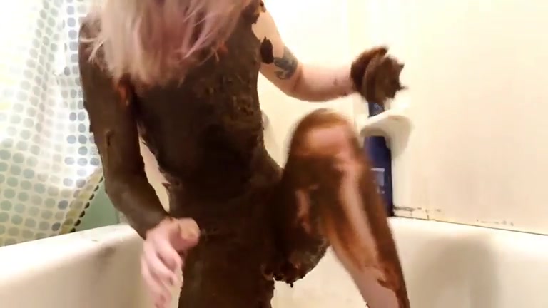 Goth Girl SMEARS her entire body with shit