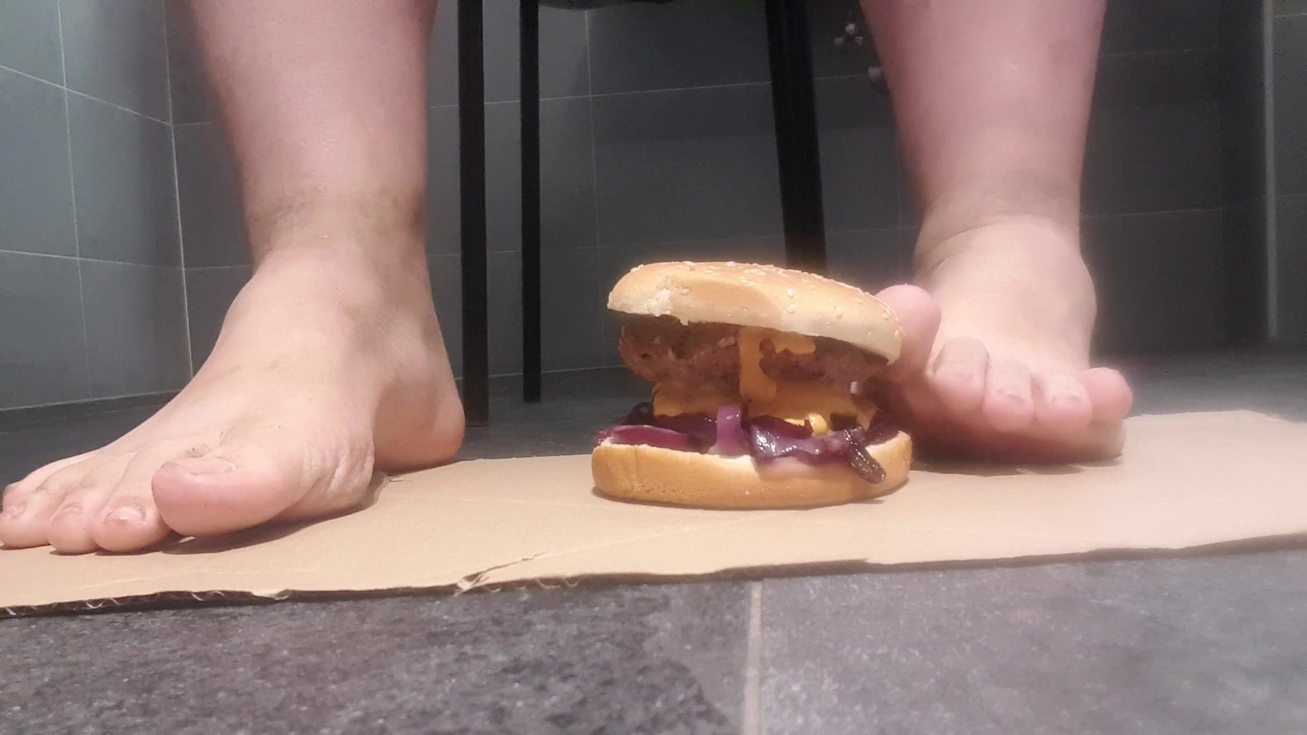 Crush Hamburger - Bare feet