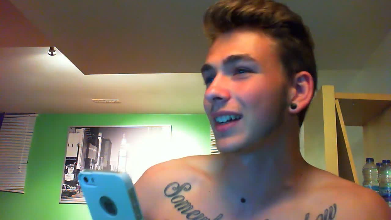 Cute guy on cam 3a