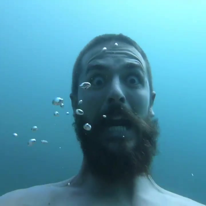 Bearded hottie barefaced underwater