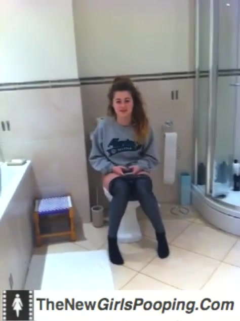 English girl pooping