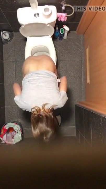 Polish sister in law pees again