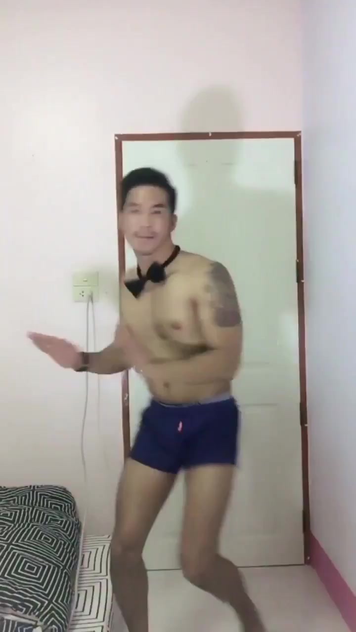 Such a lame dance Thai guy