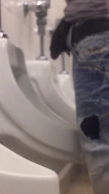 Big dick at urinals