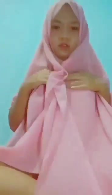 Hijabi boobies - video 5