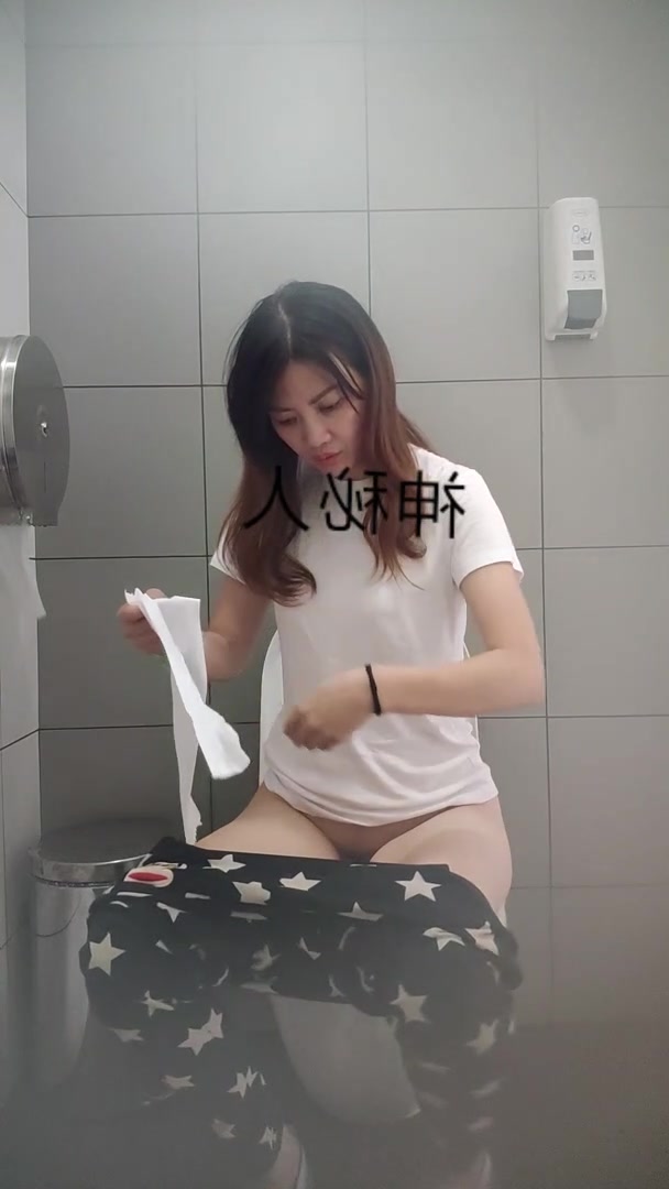 China Automobile Sales Service shop(4S shop)  toilet voyeur - video 2