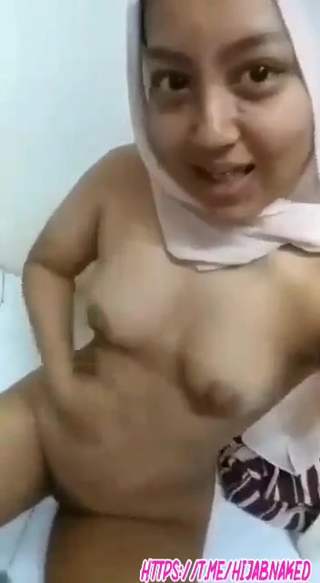 Hijabi tits - video 3