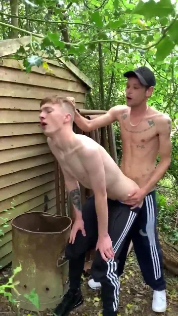 Redneck Cousin Porn - Redneck cousins fucking by the shed - ThisVid.com