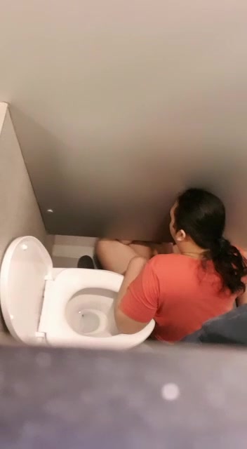 spy toilet - video 237