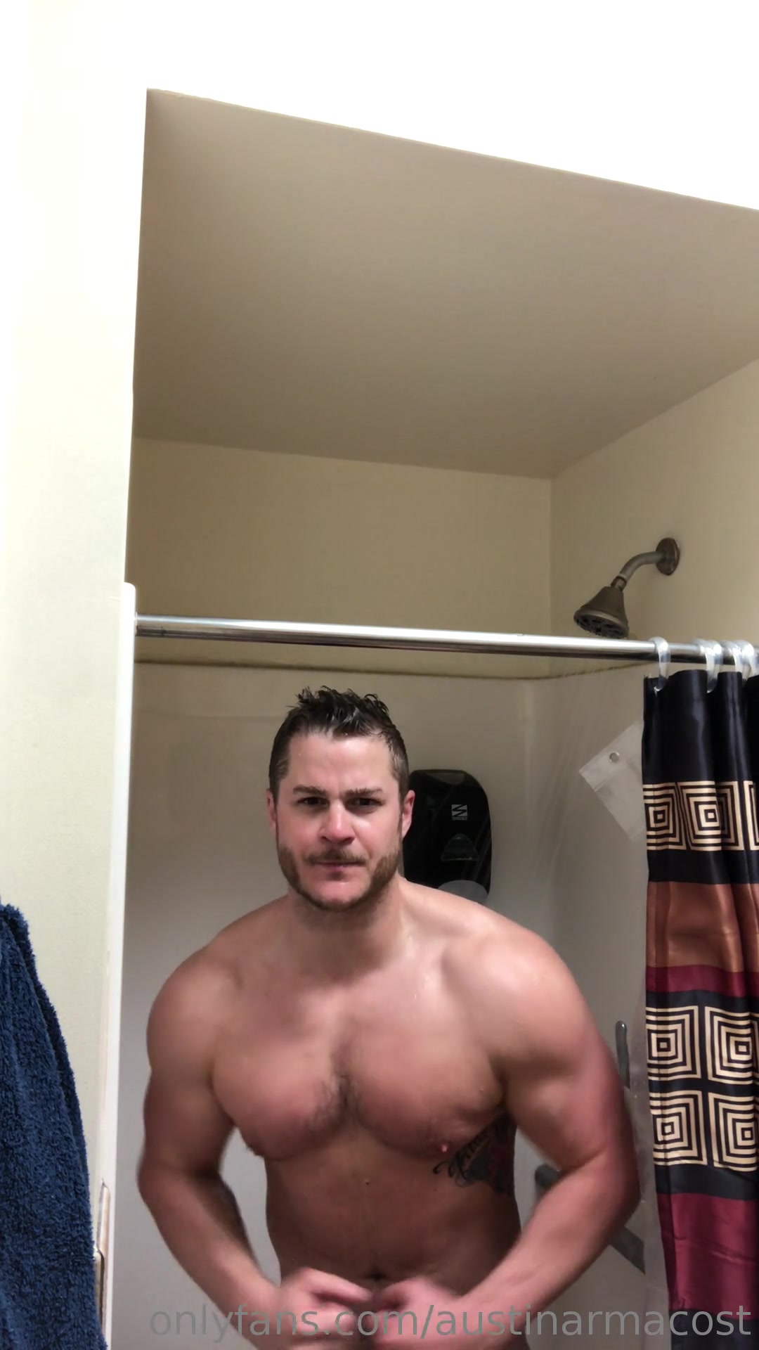 AUSTIN IN THE SHOWER SO SEXY