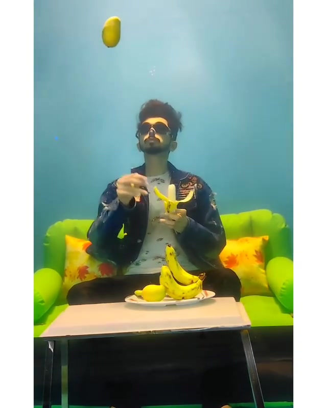 Eating banana underwater while breatholding