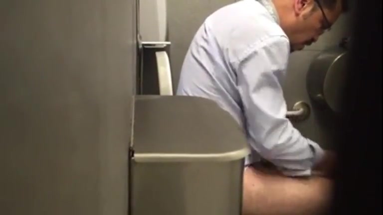 caught daddy on toilet